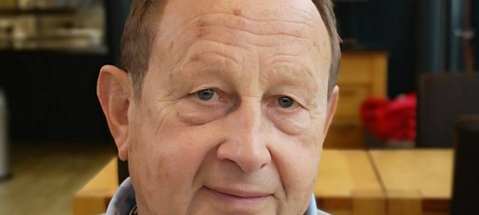 Der "Lotse" Wilfried Meyer geht von Bord des FZX