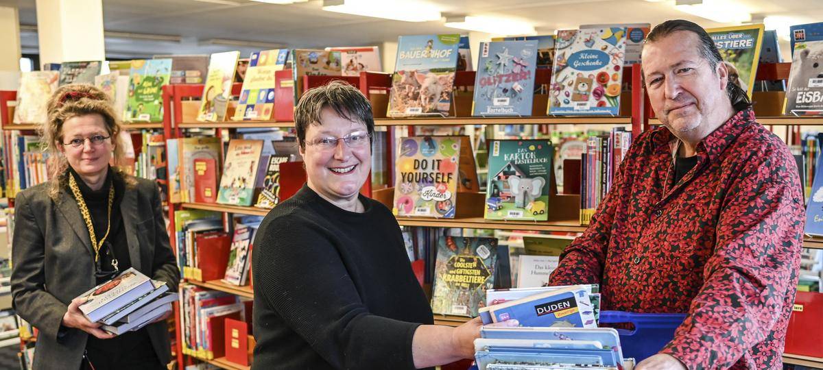 16.000 Medien einpacken: Bücherei in Moers-Repelen zieht um