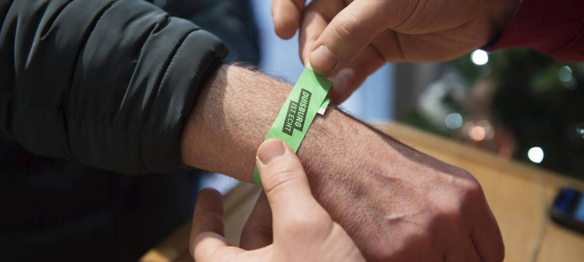 Shoppen in Moers: Das 2G-Bändchen-Modell wird verlängert