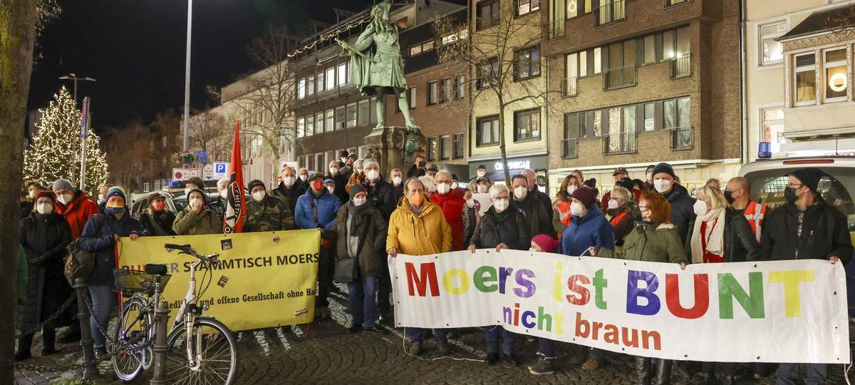 Viele Proteste und Gegenproteste wegen der Coronamaßnahmen