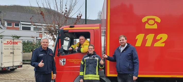 Feuerwehr Xanten spendet Schlauchwagen an Gemeinde Dernau