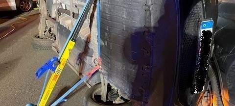 Feuerwehr musste Autofahrer nach Unfall in Dinslaken retten