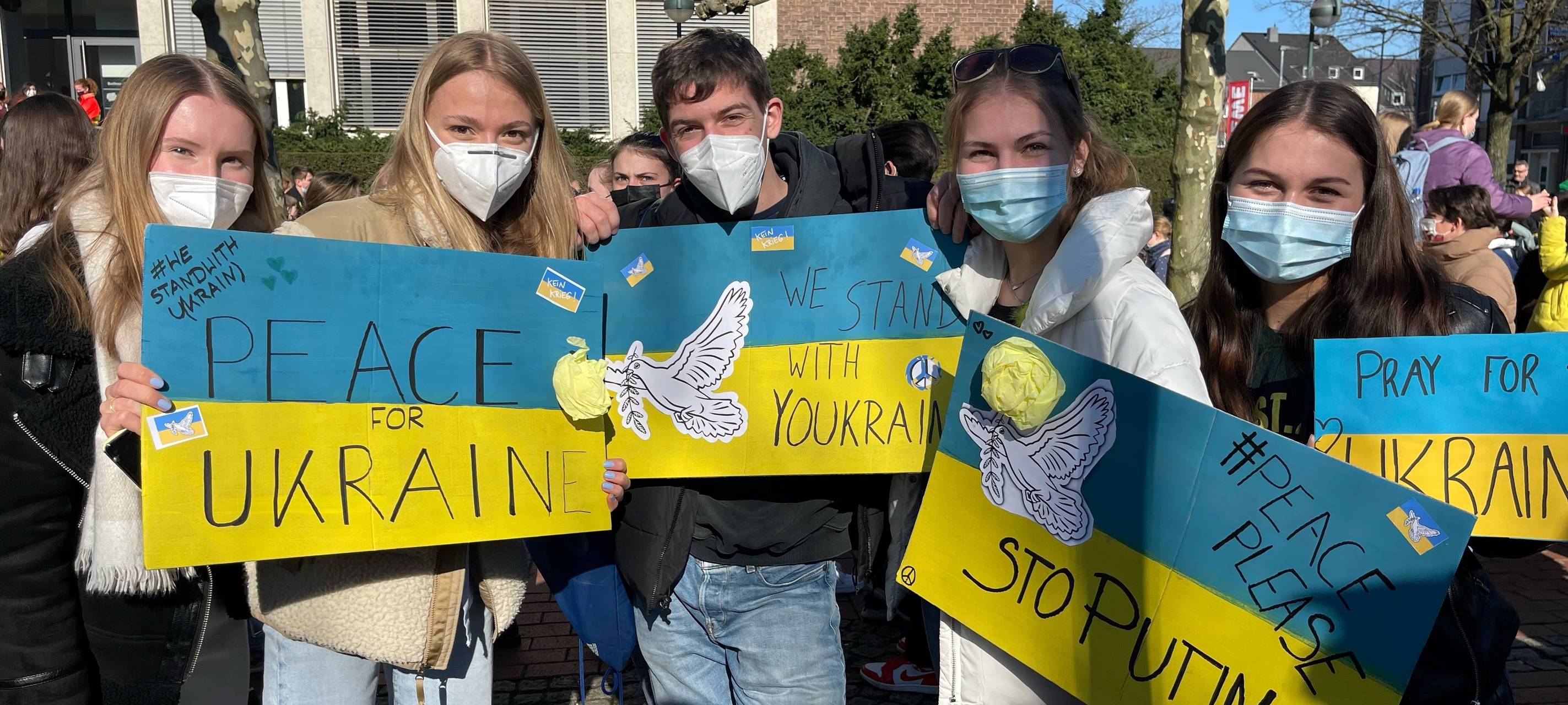 Rund 2000 Weseler Schüler demonstrieren bei Friedensdemo