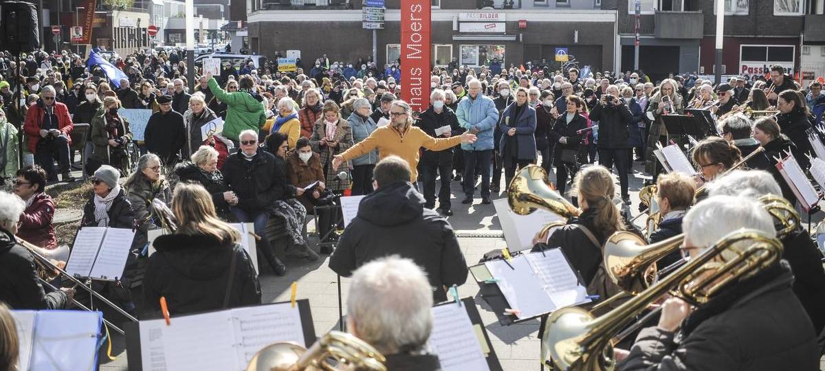 Hunderte bei Friedensdemos in Moers, Xanten und Rheinberg