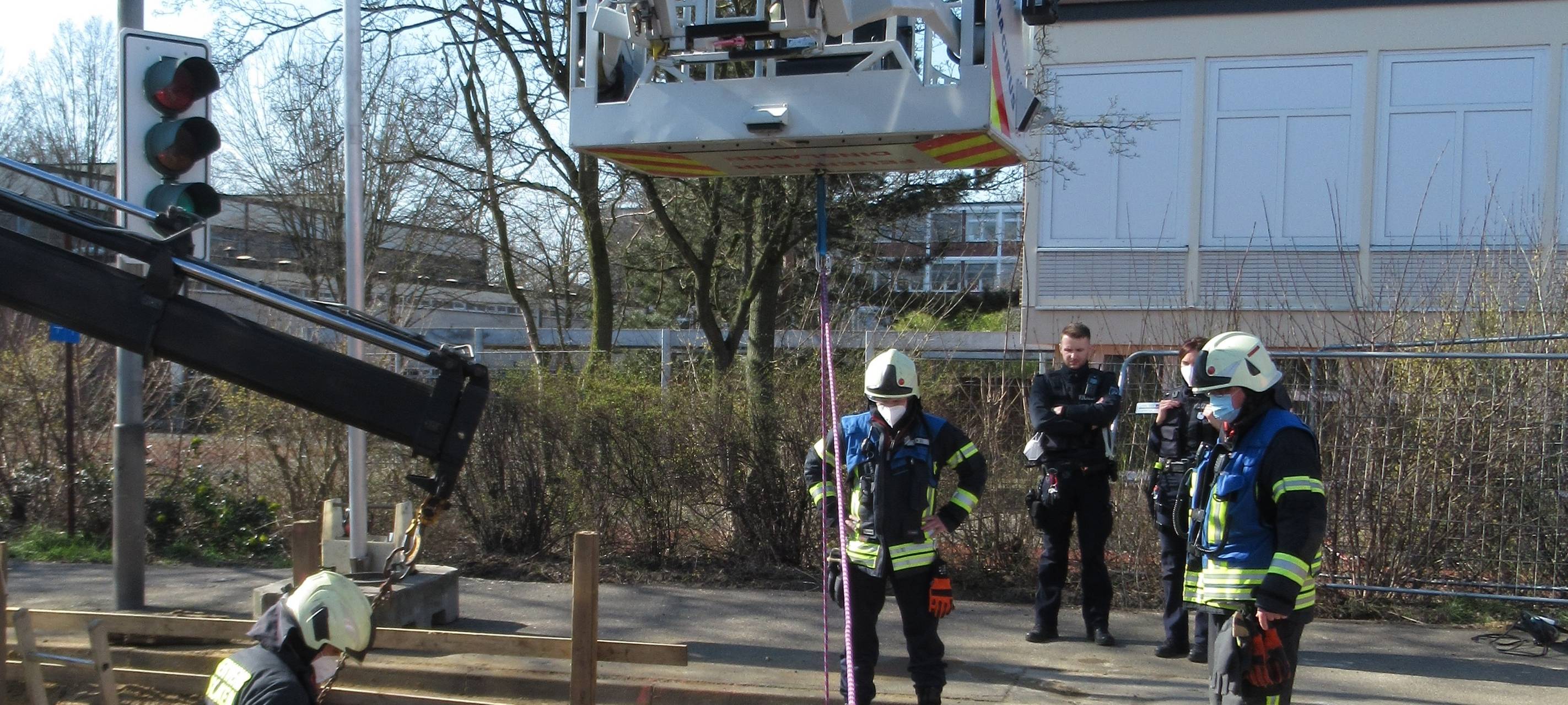 Spektakulärer Einsatz für die Dinslakener Feuerwehr