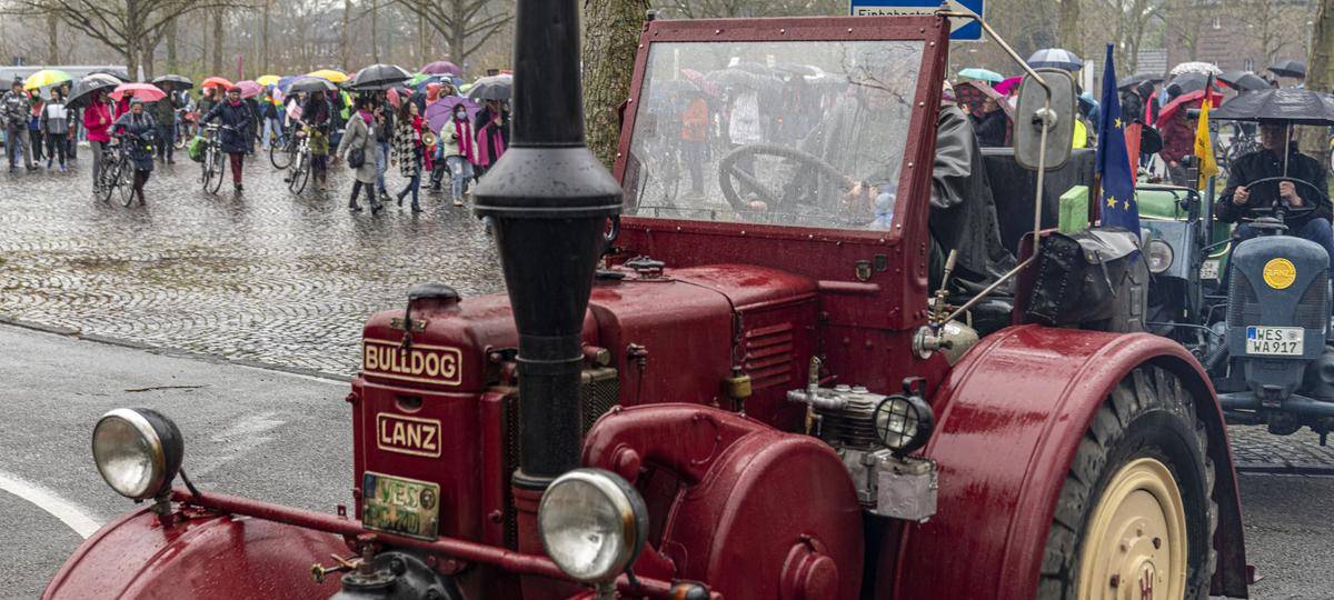 Hunderte protestierten am Niederrhein gegen den Kiesabbau