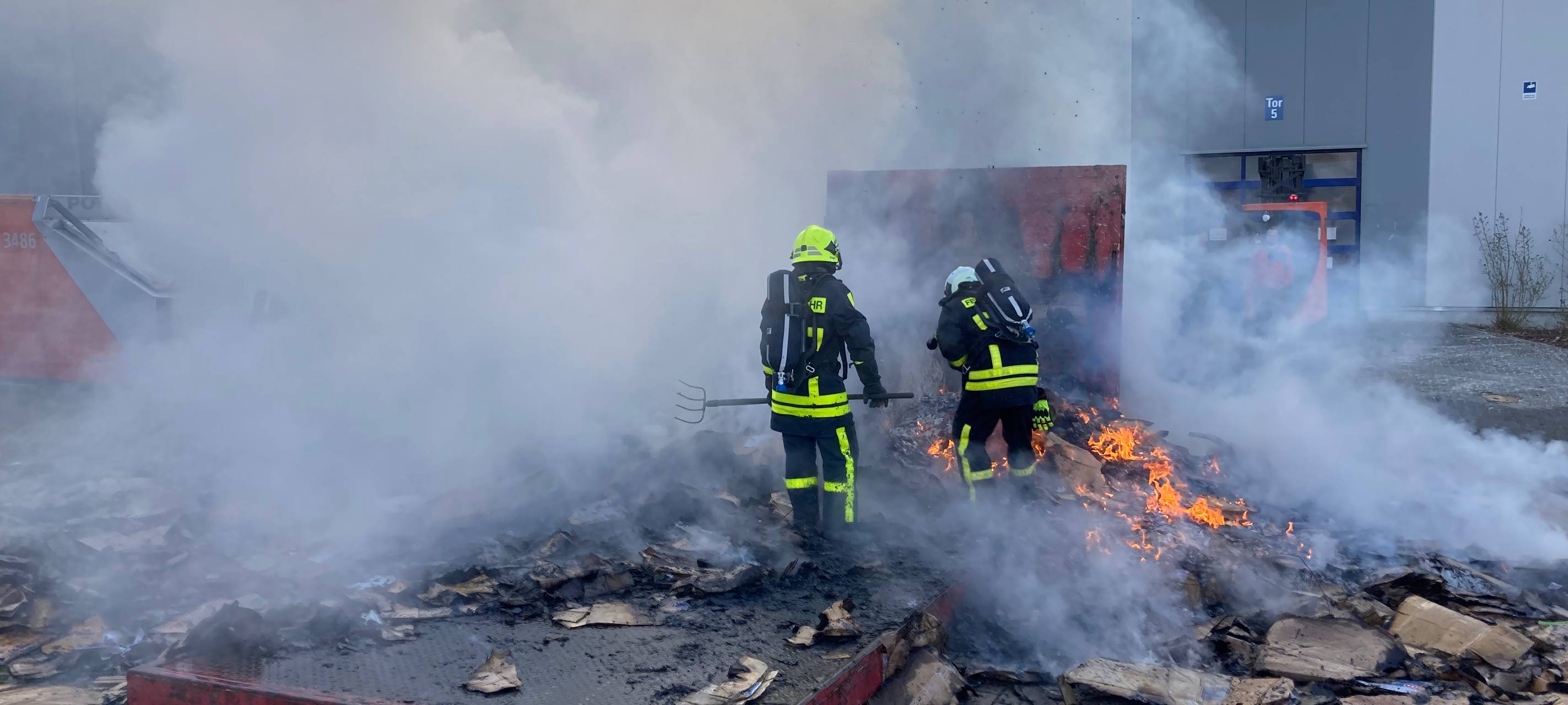 In Kamp-Lintfort hat gestern gelagerter Müll gebrannt