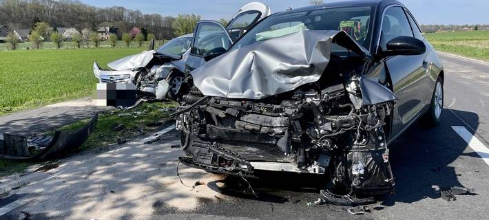 Drei Menschen nach schwerem Unfall in Alpen verletzt