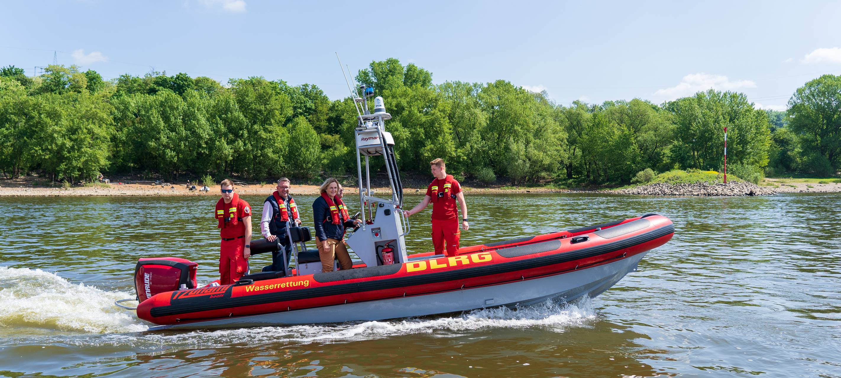 DLRG Dinslaken hat Wachsaison eröffnet