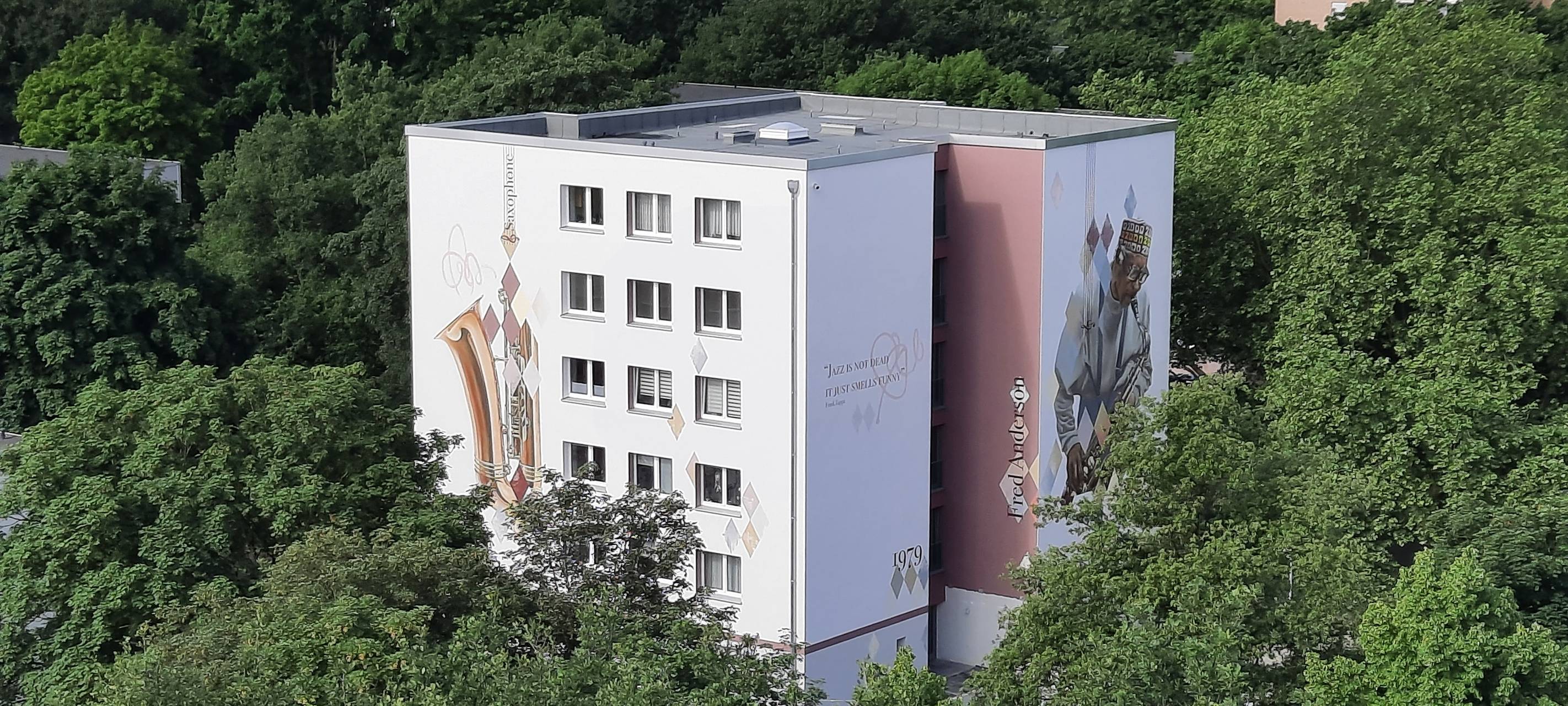 Das Thema Jazz ist jetzt auf Häusern in Moers zu sehen