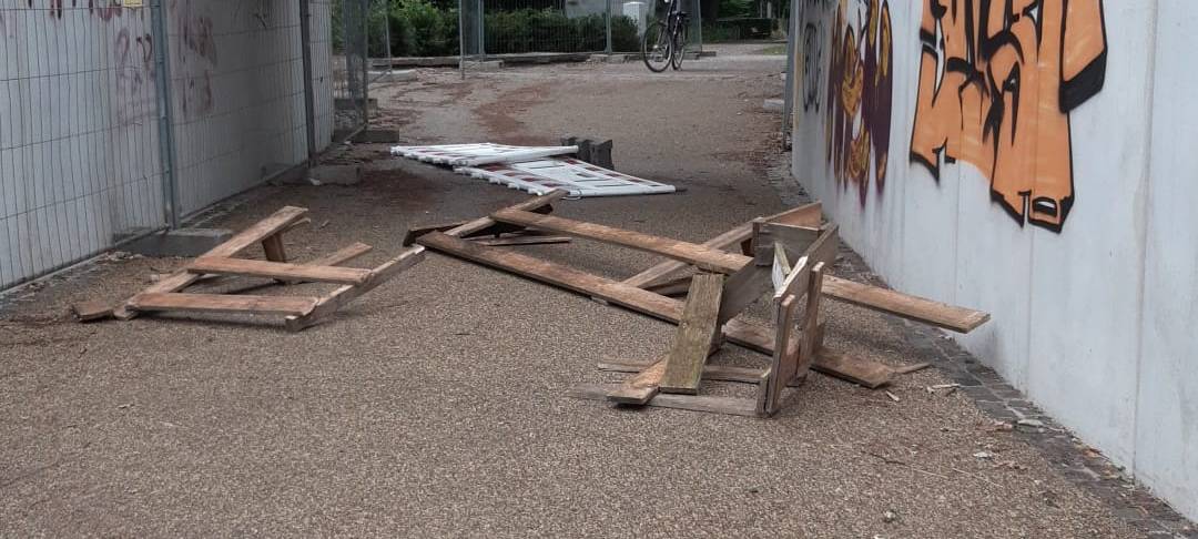 Vandalen richten in Moers großen Schaden an