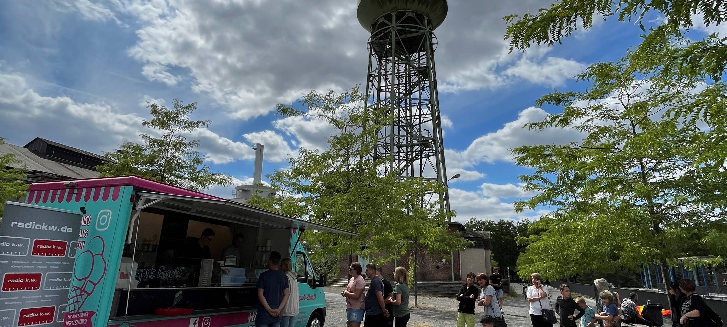 Ferien-Gewinnspiel: Emils Eiswagen liefert Eis in euren Ort