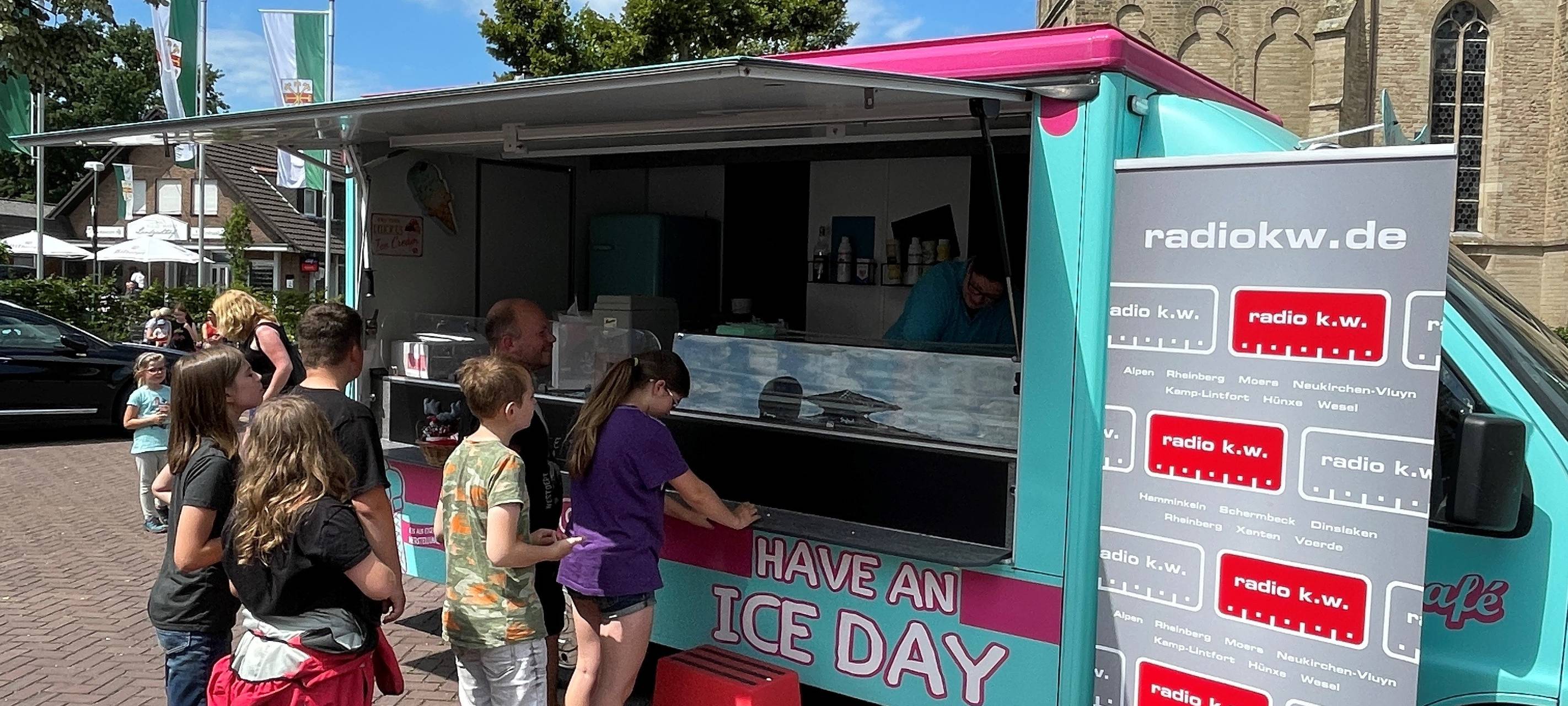 Ferien-Gewinnspiel: Emils Eiswagen liefert Eis in euren Ort