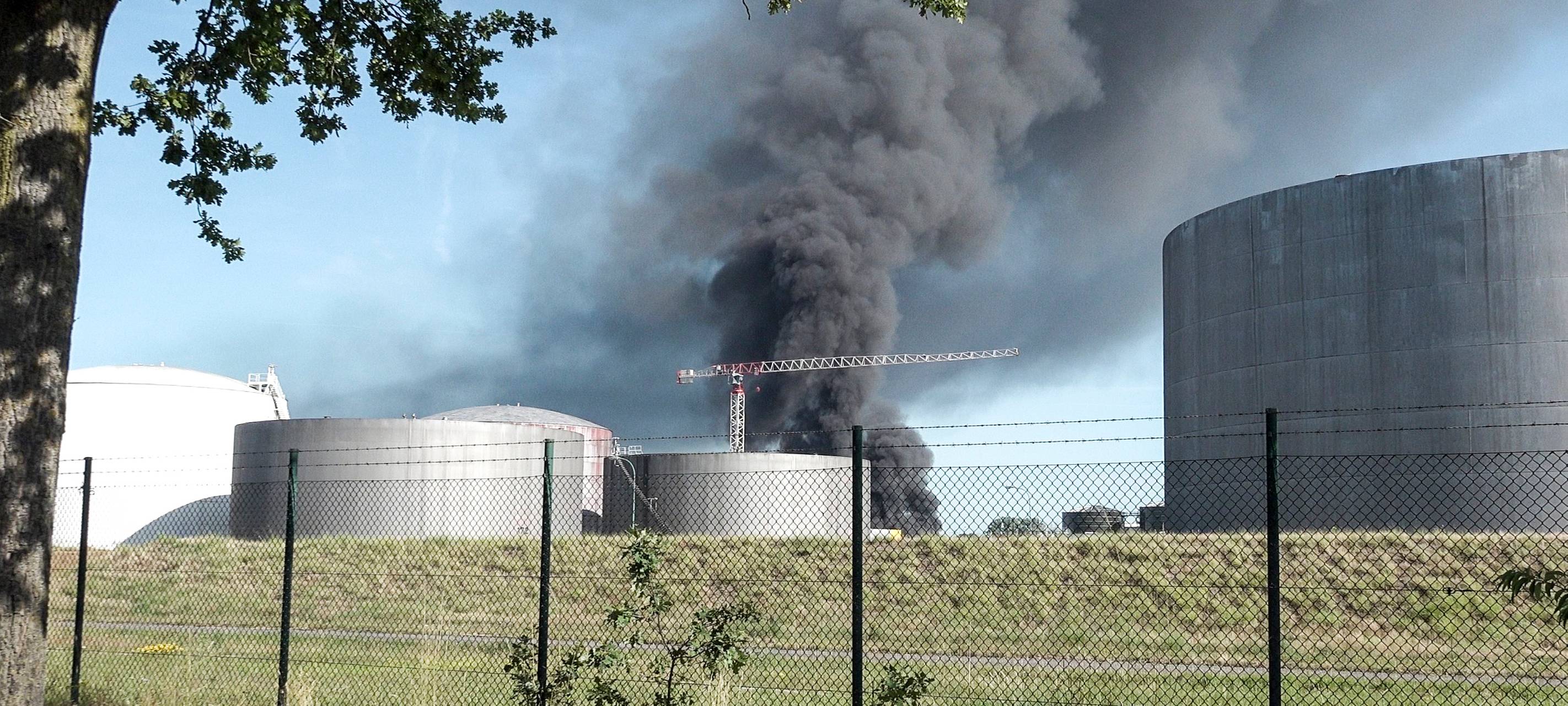 Hoher Schaden nach Brand in Betrieb in Hünxe-Bucholtwelmen
