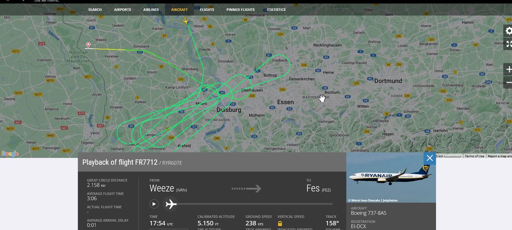 Boeing 737 von Ryanair kreiste am Abend über dem Niederrhein