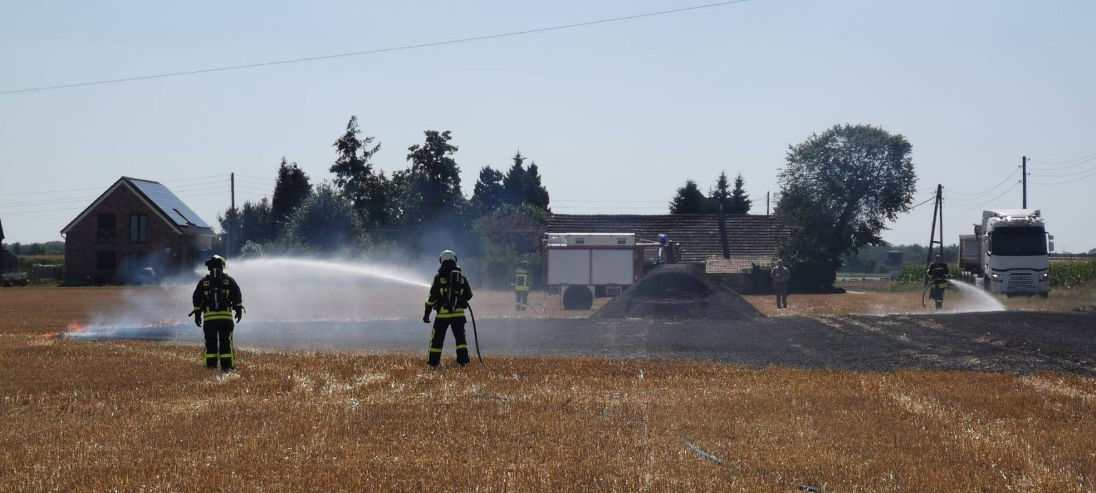 Mehrere Grasbrände beschäftigten Feuerwehr in Kamp-Lintfort