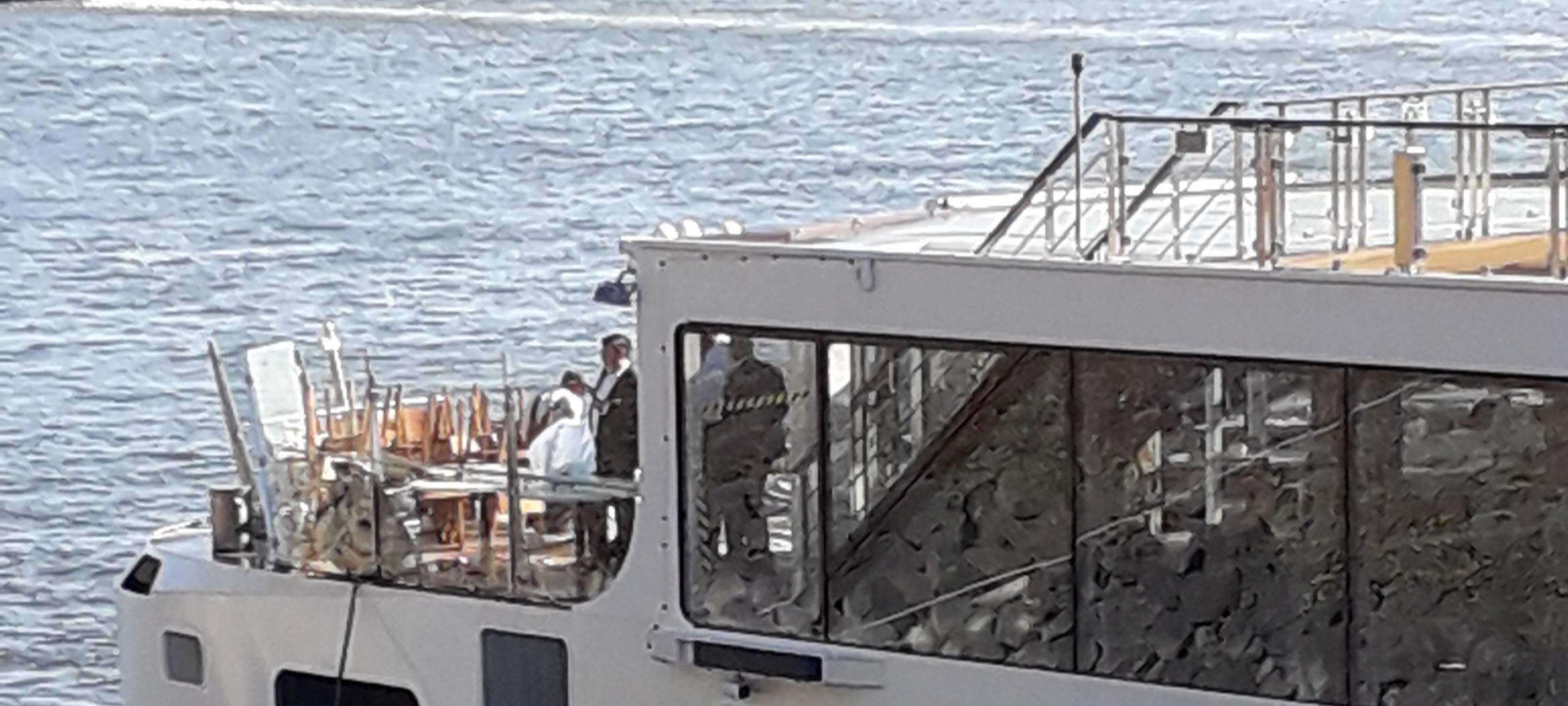 Kreuzfahrtschiff mit Schubboot auf dem Rhein kollidiert
