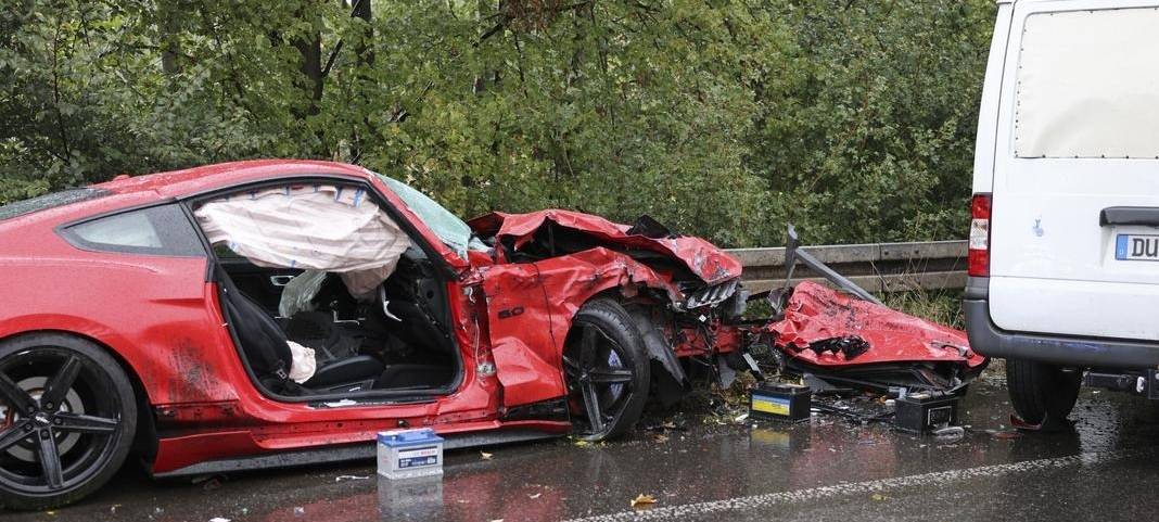 In Gegenverkehr geraten - zwei Frauen in Dinslaken verletzt
