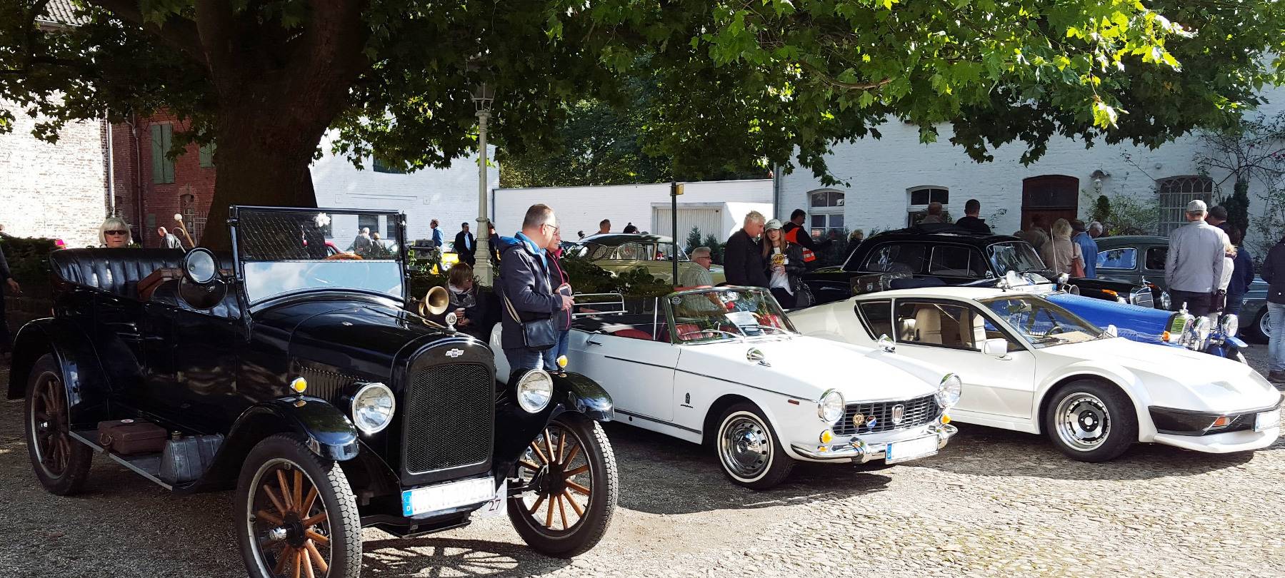 Oldtimertreff auf Schloss Lauersfort
