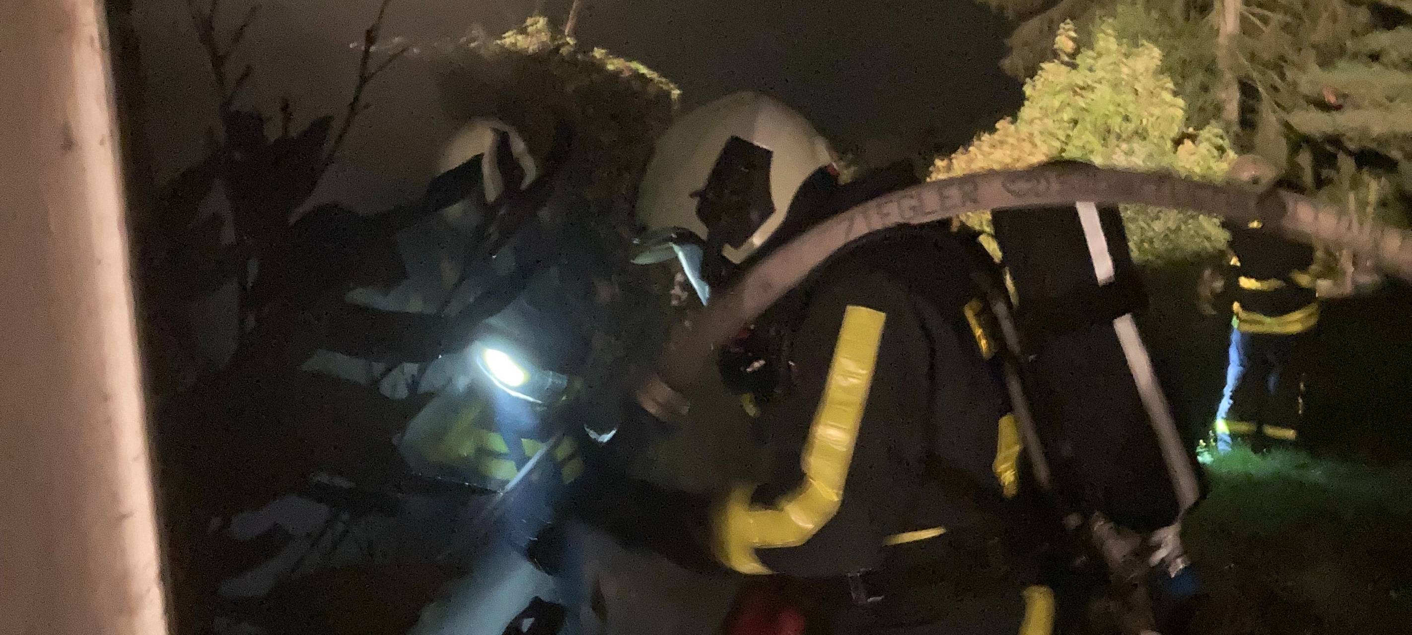 Feuerwehr in Kamp-Lintfort rückte zu Schuppenbrand aus