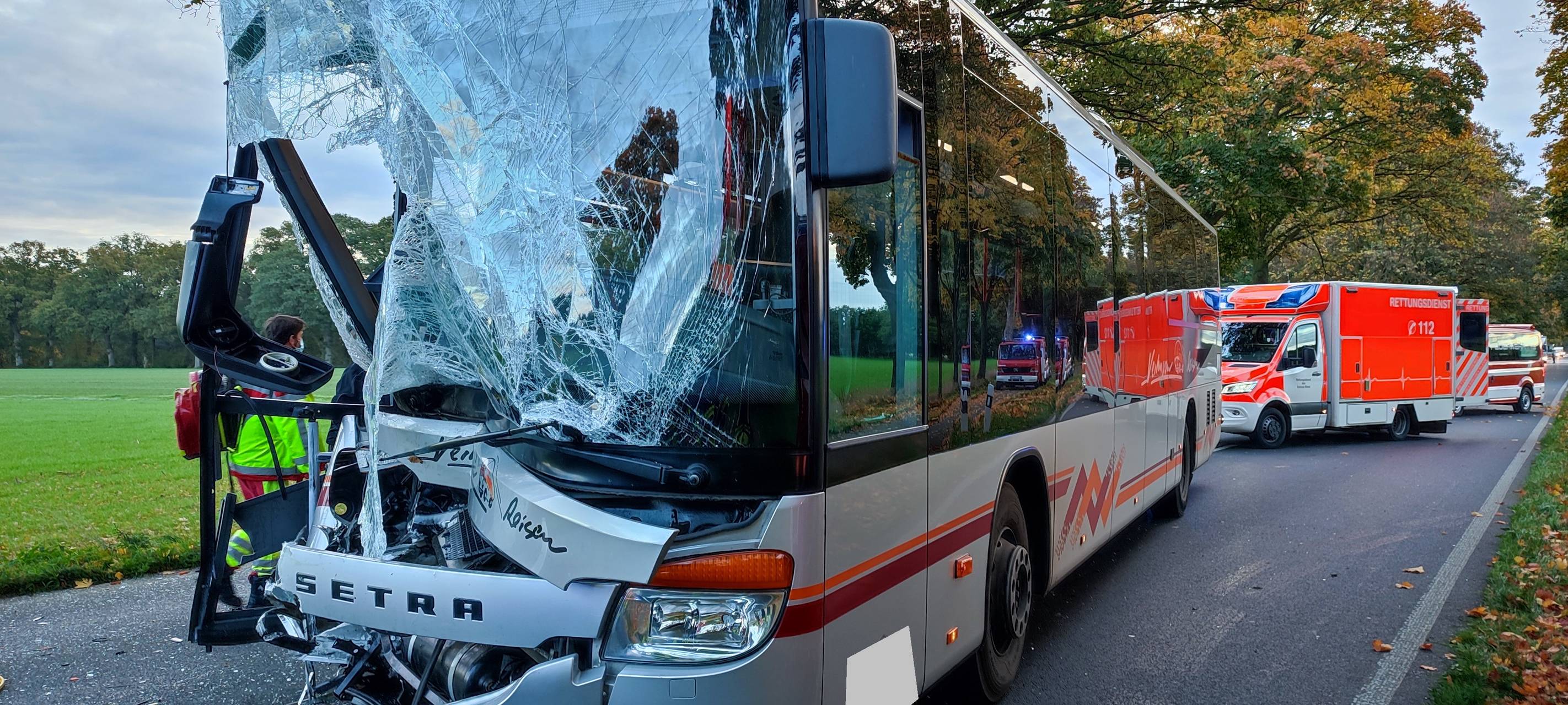 Fünf Verletzte bei Busunglück in Bedburg-Hau