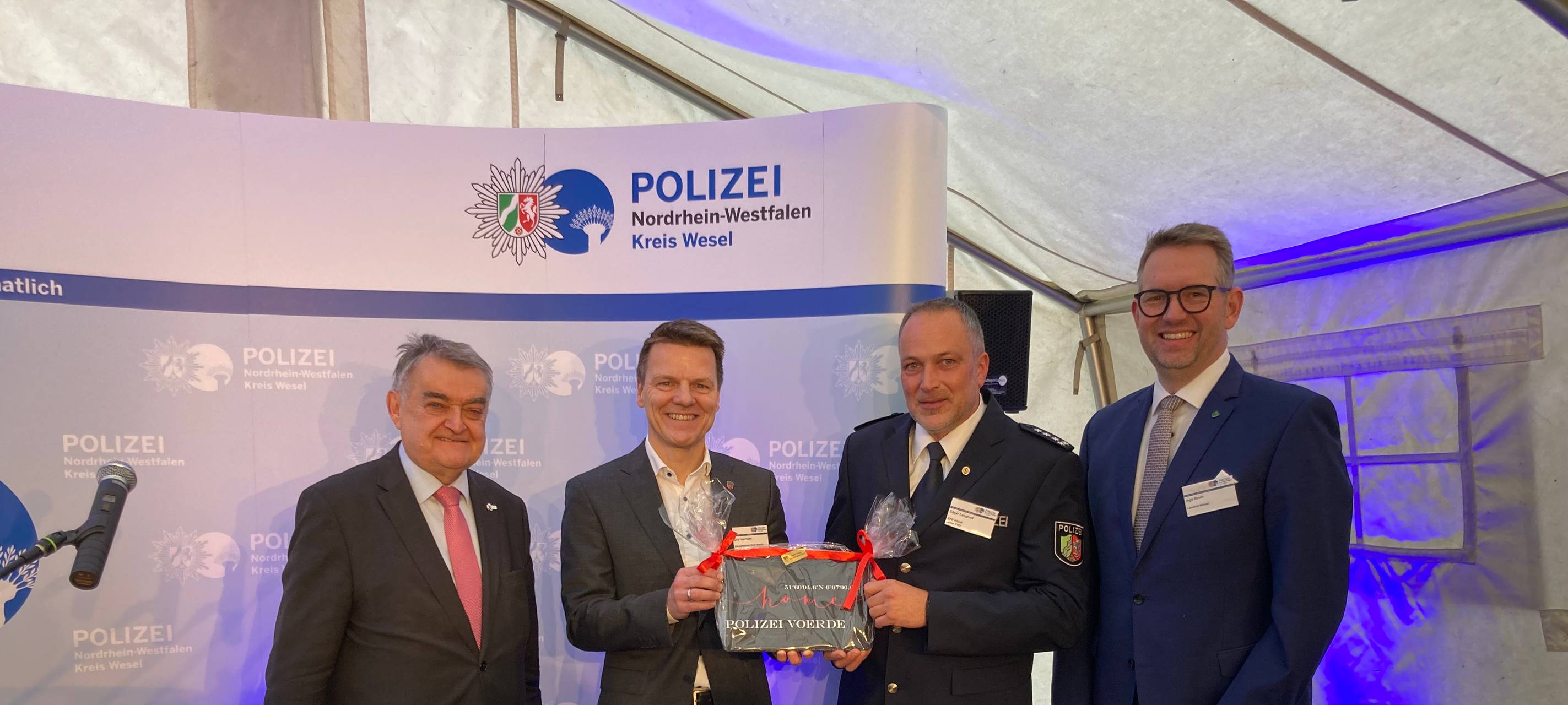 Innenminister Reul weiht neues Polizeigebäude in Voerde ein