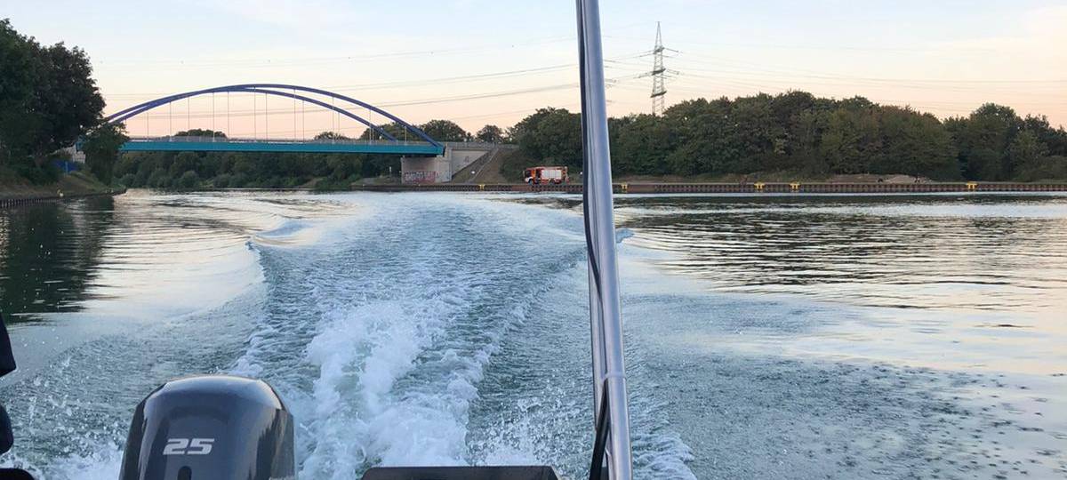 Großeinsätze auf dem Rhein bei Voerde verlaufen glimpflich