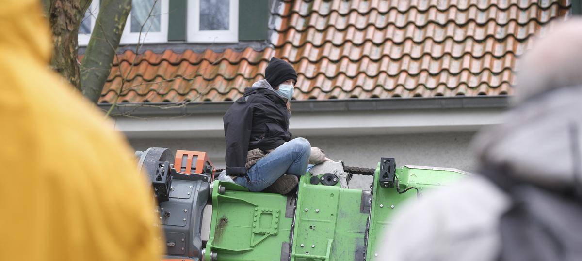 Klima-Aktivisten protestierten in Duisburg gegen Baumfällung
