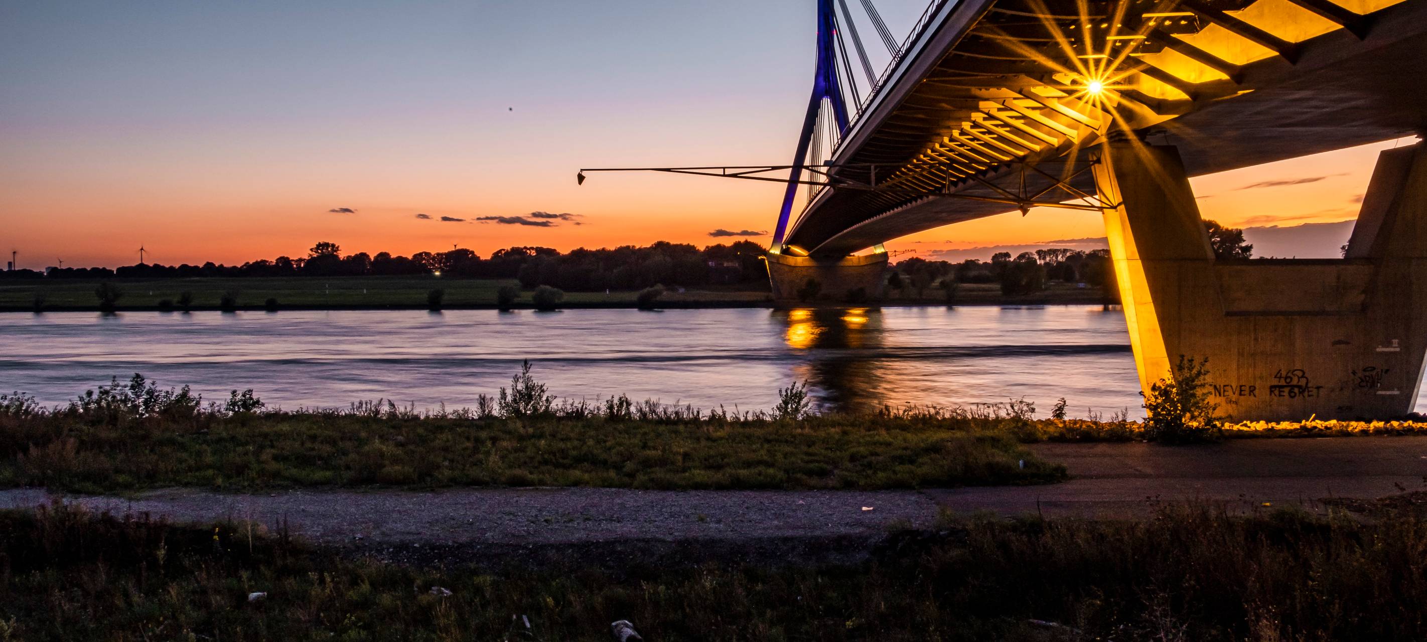 Dämpfer sollen schwingende Brückenseile in Wesel verhindern