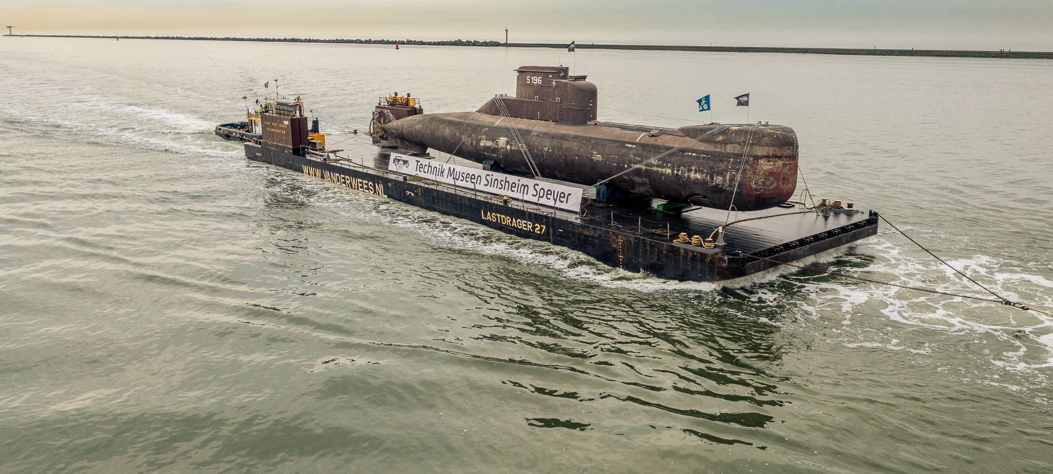 U-Boot auf dem Rhein bei Wesel sorgte für Schaulustige