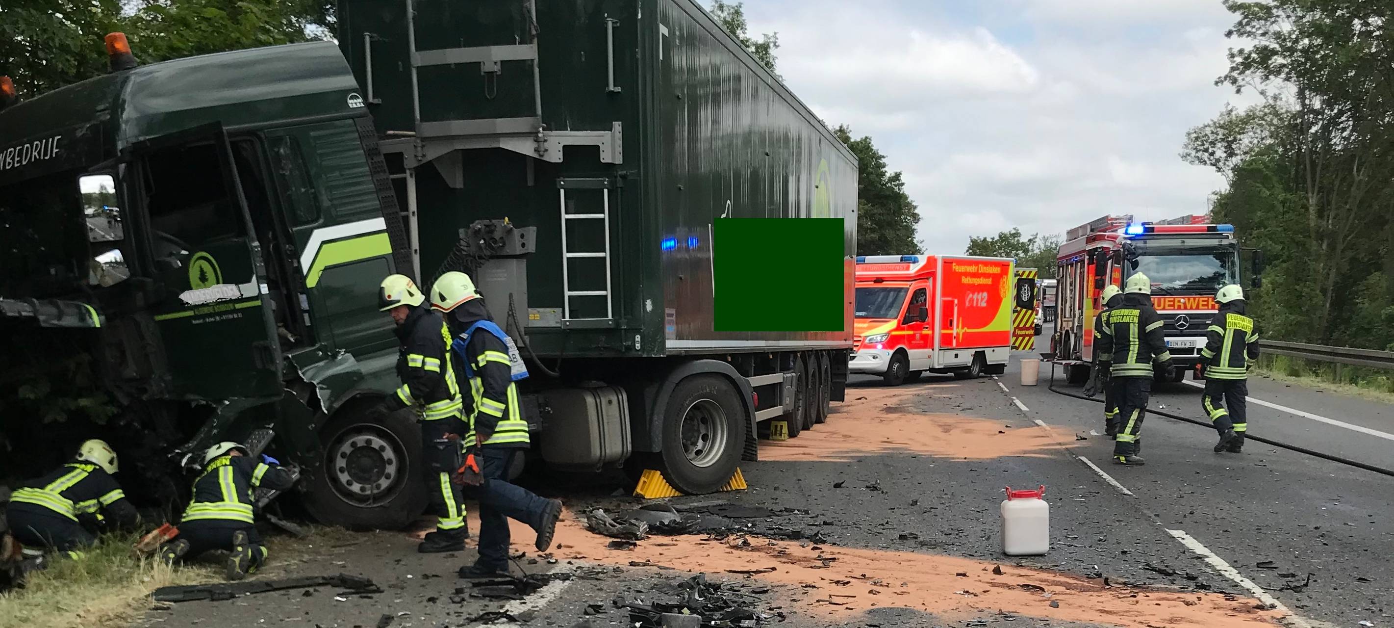Frontalzusammenstoß: Schwerer Verkehrsunfall in Dinslaken