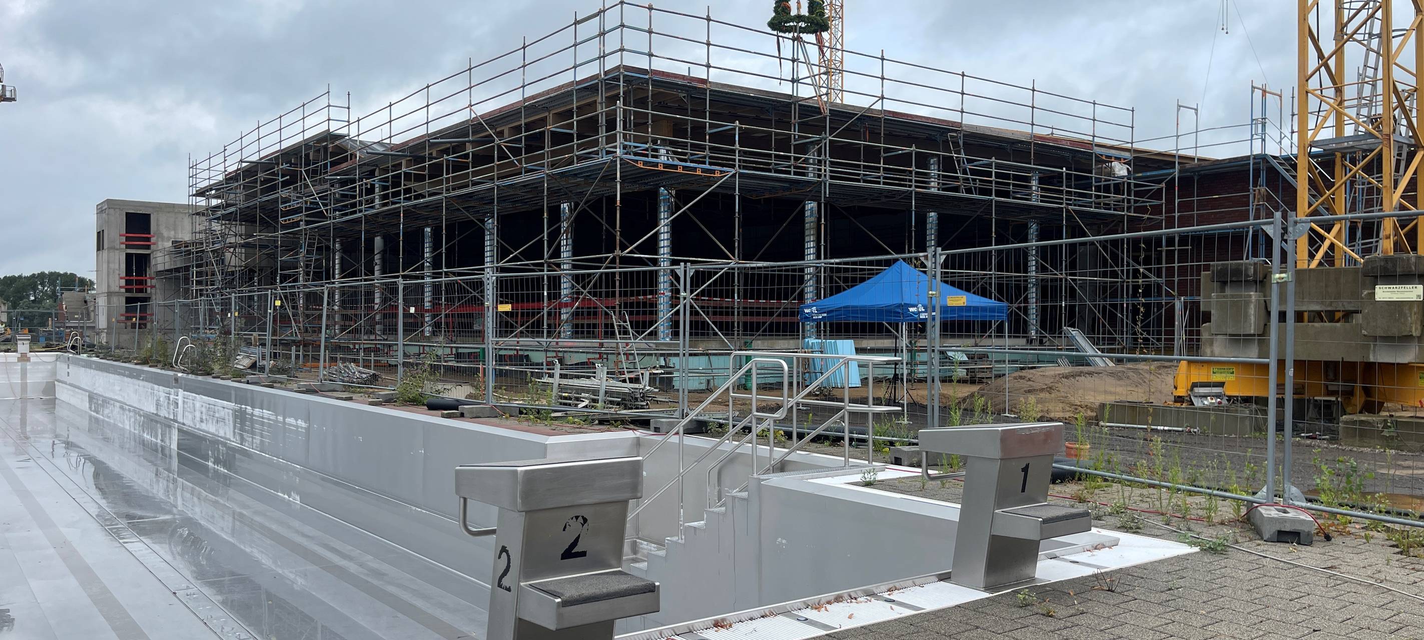 Rohbau steht - Weseler Kombibad feiert heute Richtfest