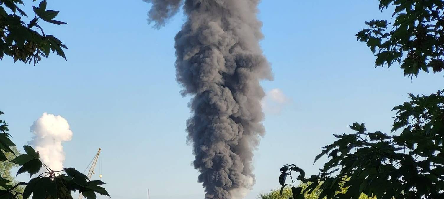 Feuer auf Schrottinsel in Duisburg ist gelöscht worden