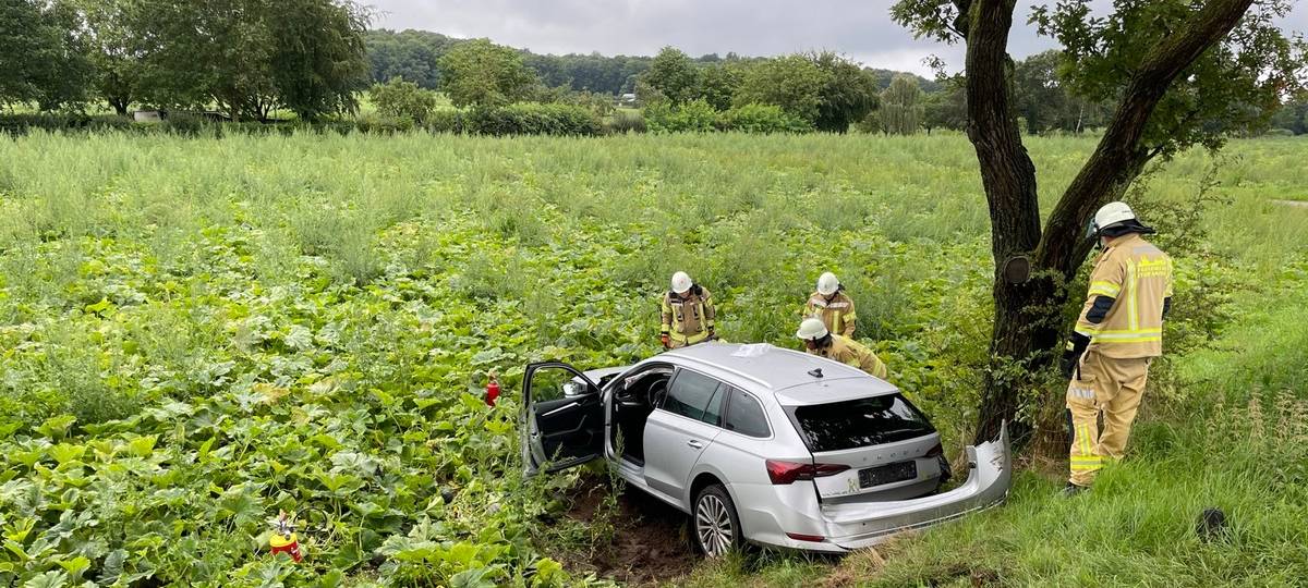 RB31 und Auto krachten am Bahnübergang in Birten zusammen