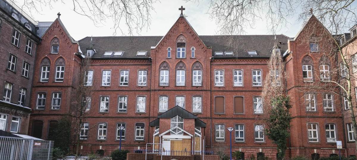 Jugendliche finden Leiche in altem Krankenhaus in Duisburg