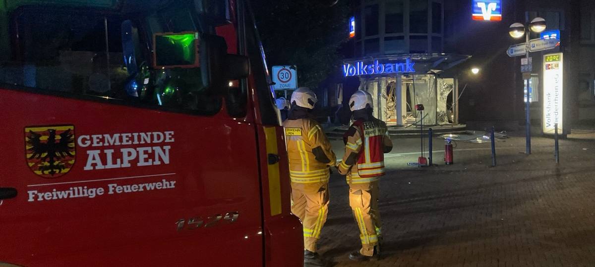 Geldautomatensprengung in Alpen - Polizei durchkämmt Felder