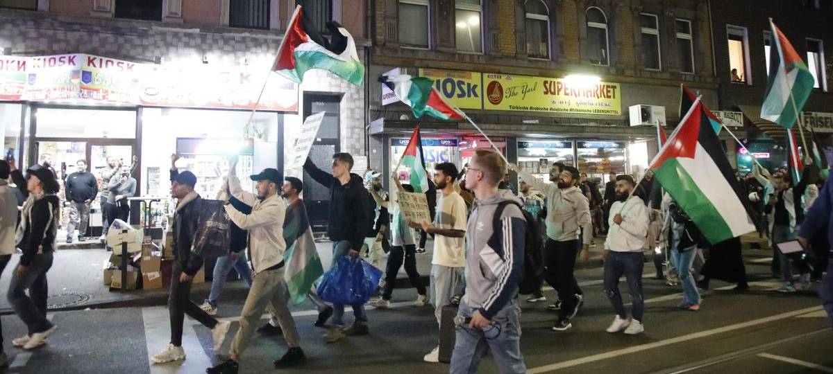 Demonstrationen und Mahnwachen nach Angriff auf Israel