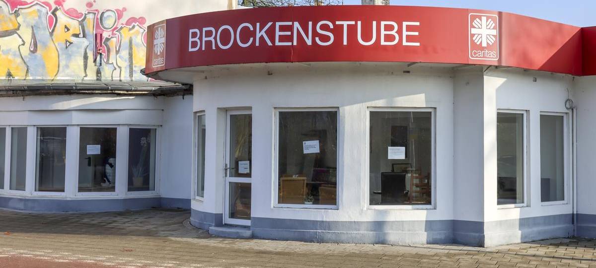 Diebe klauen in Wesel Geschenke aus Wunschbaum-Aktion