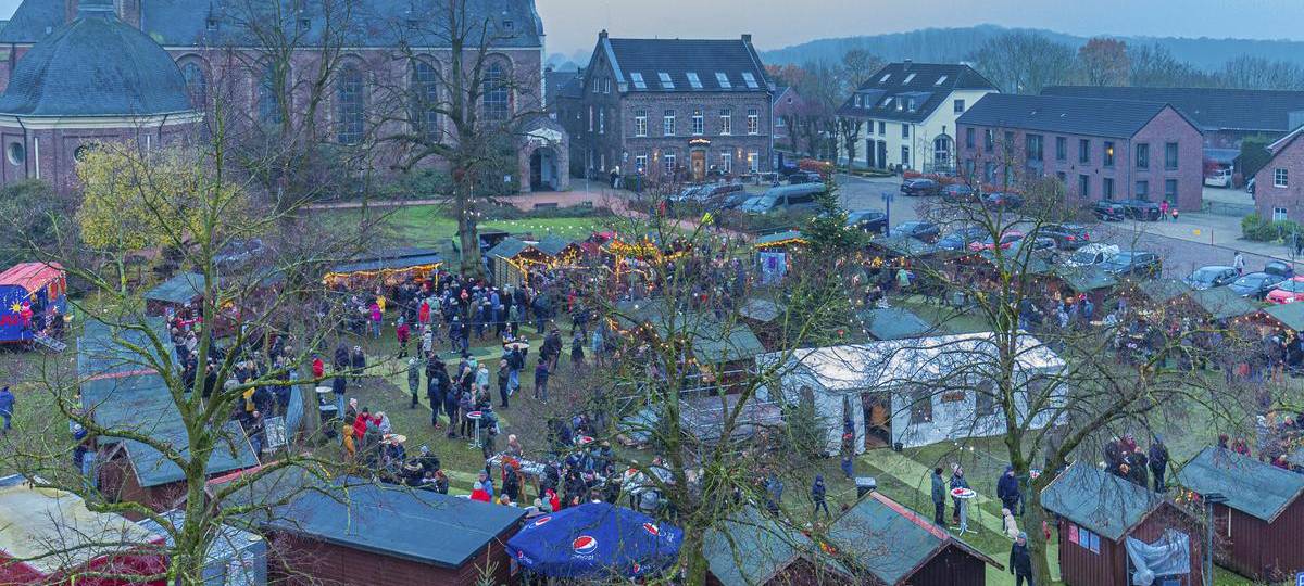 30 Hütten am Wochenende beim Adventsmarkt am Kloster Kamp