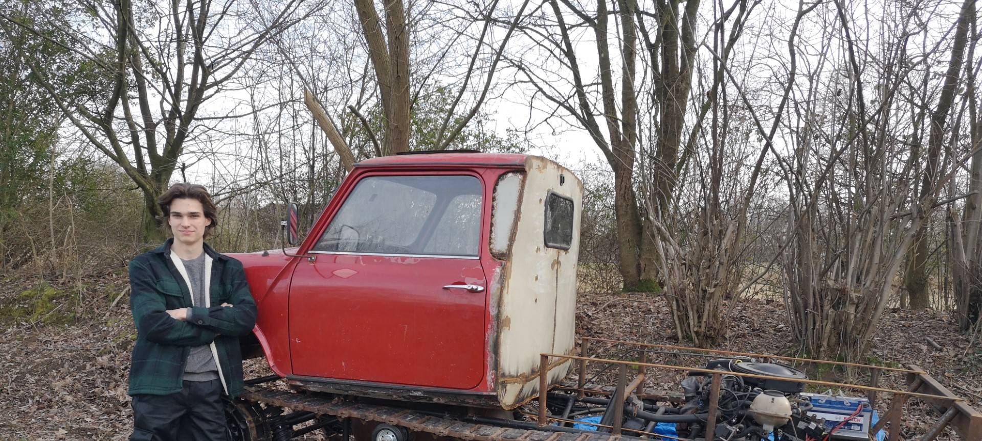 Hünxe/Dinslaken: 18jähriger Jona baut eigenes Kettenfahrzeug