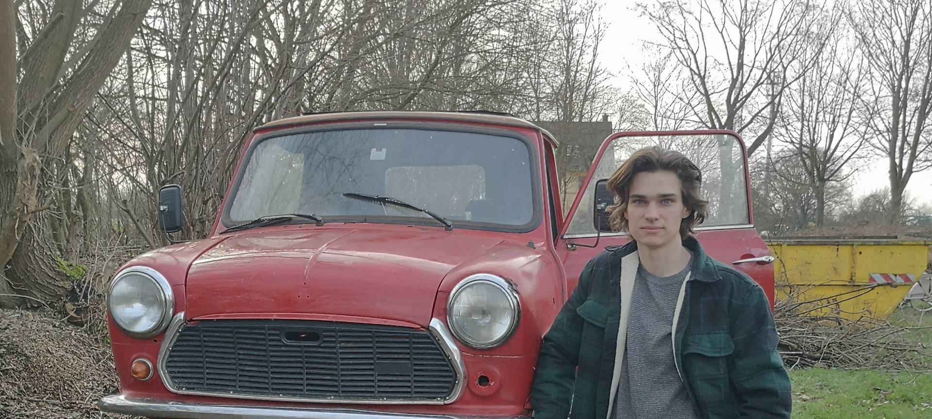 Hünxe/Dinslaken: 18jähriger Jona baut eigenes Kettenfahrzeug