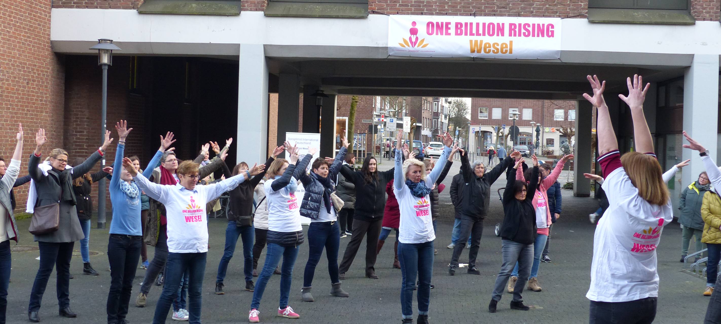Flashmobs in Wesel und Dinslaken gegen Gewalt an Frauen