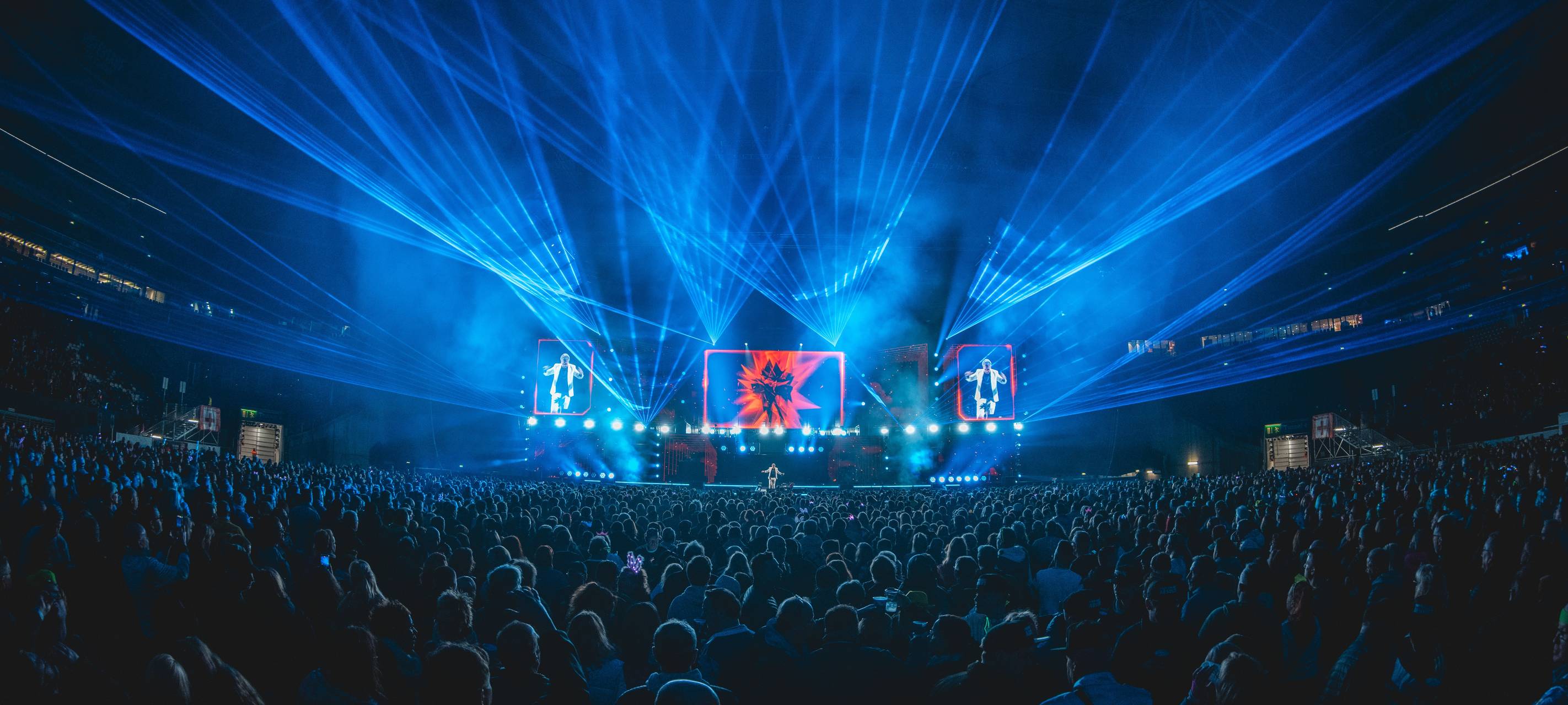 Knapp 45.000 Menschen feierten bei 80er live auf Schalke