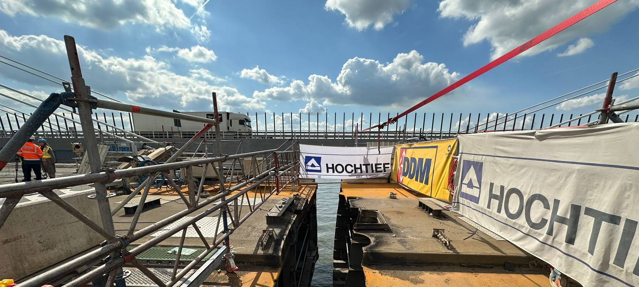 "Meilenstein" auf alter Rheinbrücke Neuenkamp erreicht