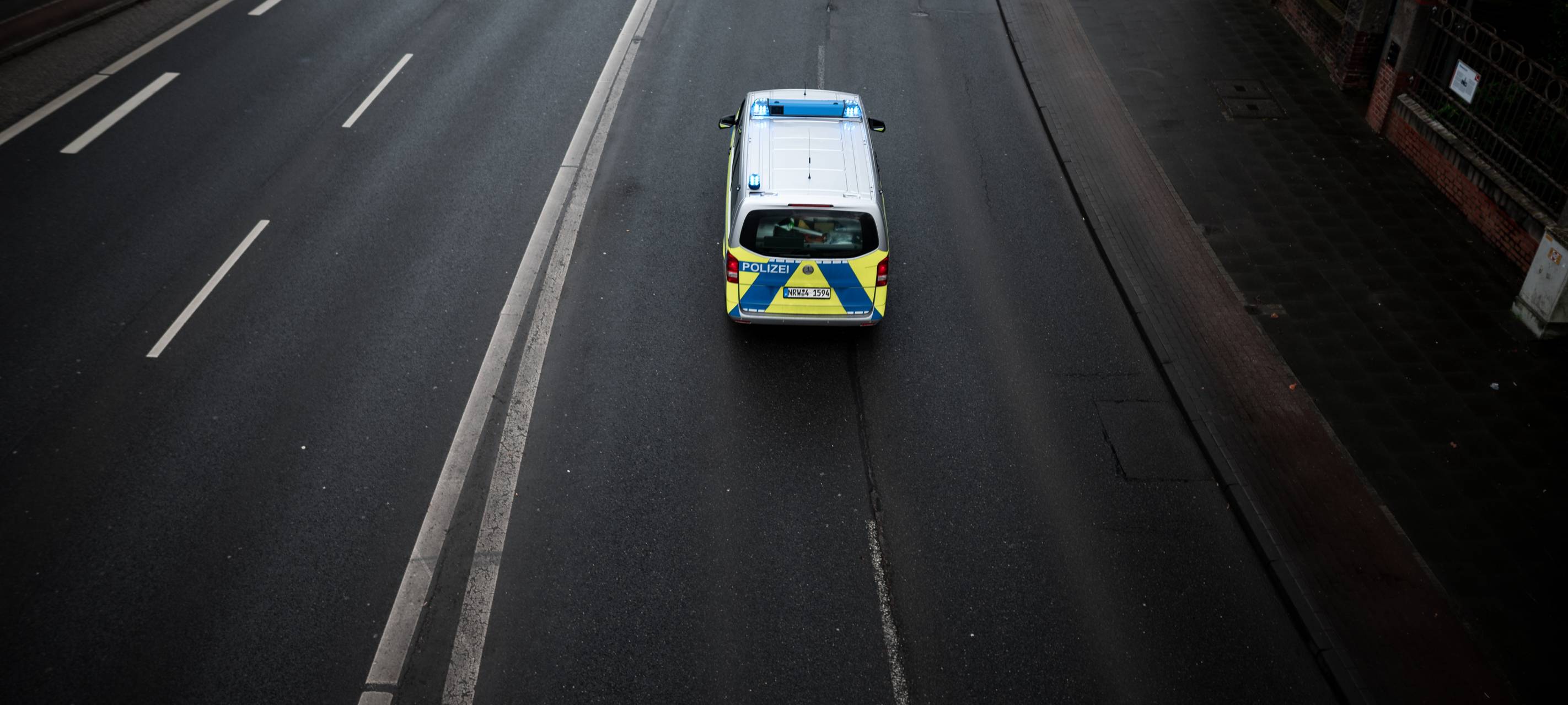 Polizei sucht Autofahrer nach Unfallflucht in Moers
