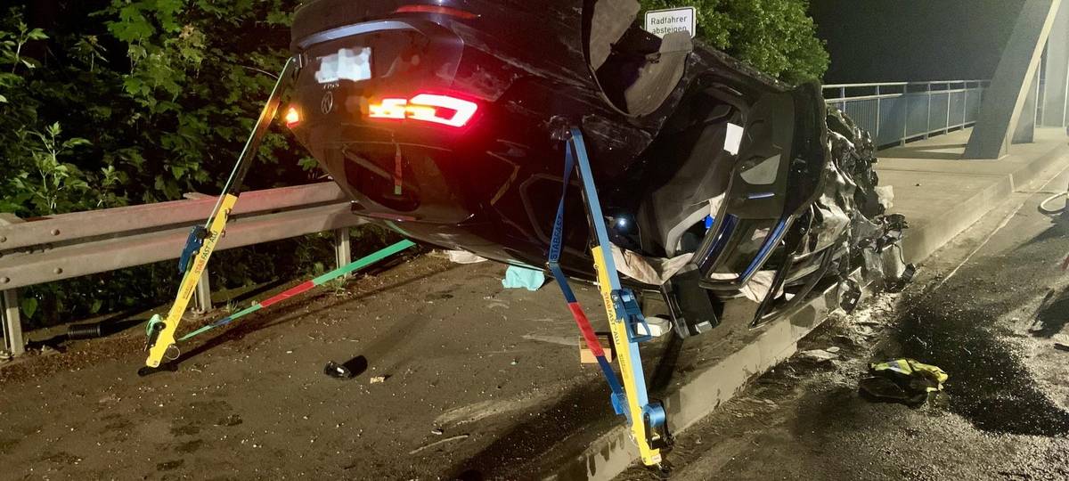 Auto überschlägt sich bei schwerem Unfall in Hünxe