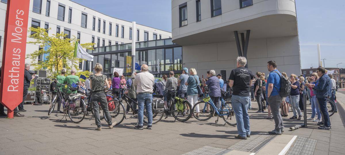 Moerser riefen mit Kundgebung und Demo zur Europawahl auf