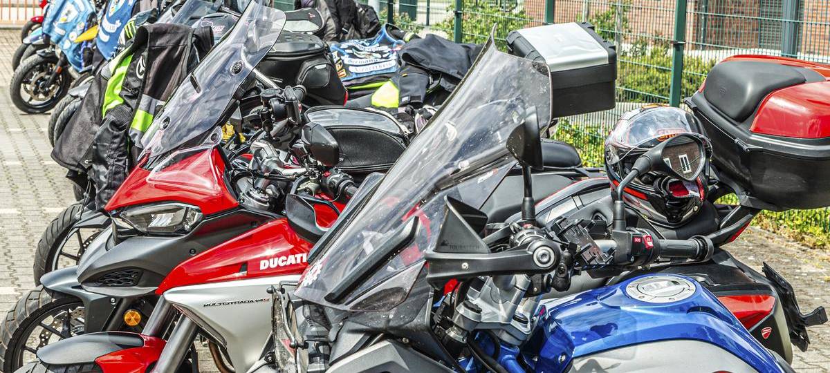 Moerser Biker erinnern mit Sternfahrt an Brandanschlag