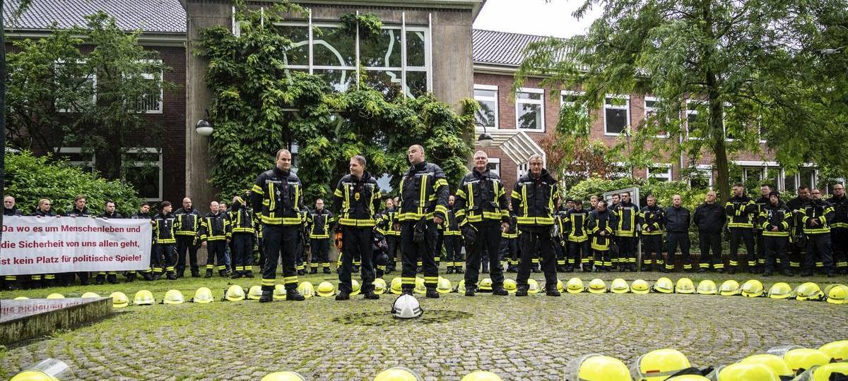 Feuerwehrleute in Neukirchen-Vluyn setzen Zeichen