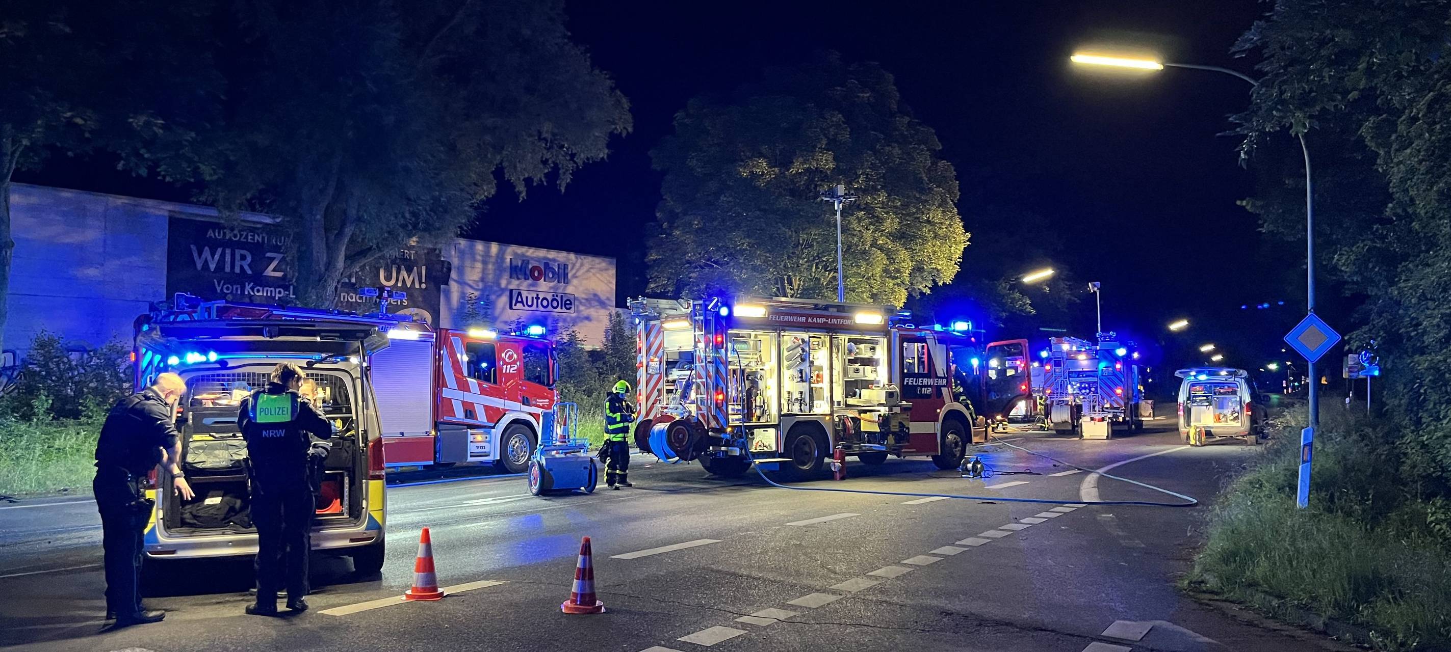Drei Schwerverletzte bei Unfall am Abend in Kamp-Lintfort